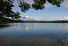 Der Tachinger See, im Hintergrund die Berchtesgadener Berge